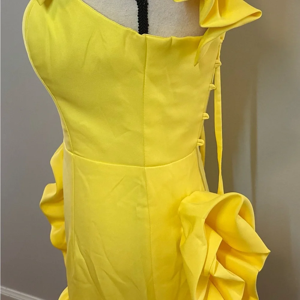 Elegant Yellow Ruffle Dress - Picture 6 of 8